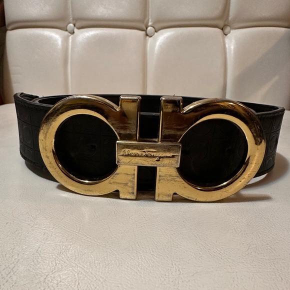 Luxury Design Gold Logo Buckle Black Belt 44” Long - Picture 1 of 4